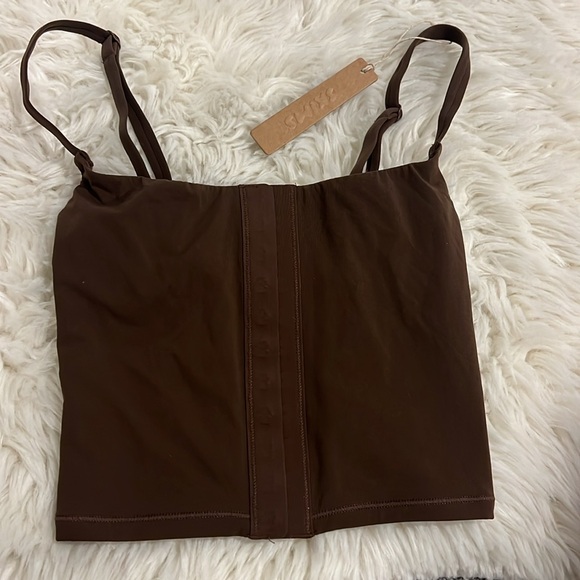 SKIMS Fits Everybody Adaptive Cami in Cocoa XXS NWT - Picture 3 of 7